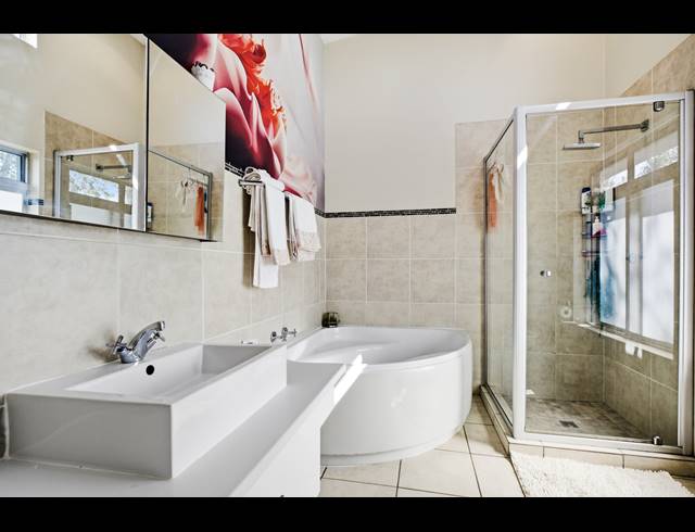 3 BEDROOM TOWNHOUSE FOR SALE IN BRYANSTON